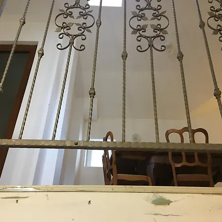 Garibaldi Guest house *