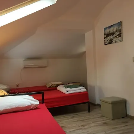 Garibaldi Guest house *